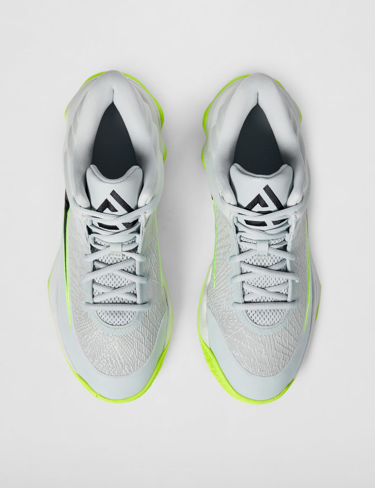 Nike Men's Giannis Immortality 4 Basketball Shoes, Light Silver/Black-Volt, 5.5