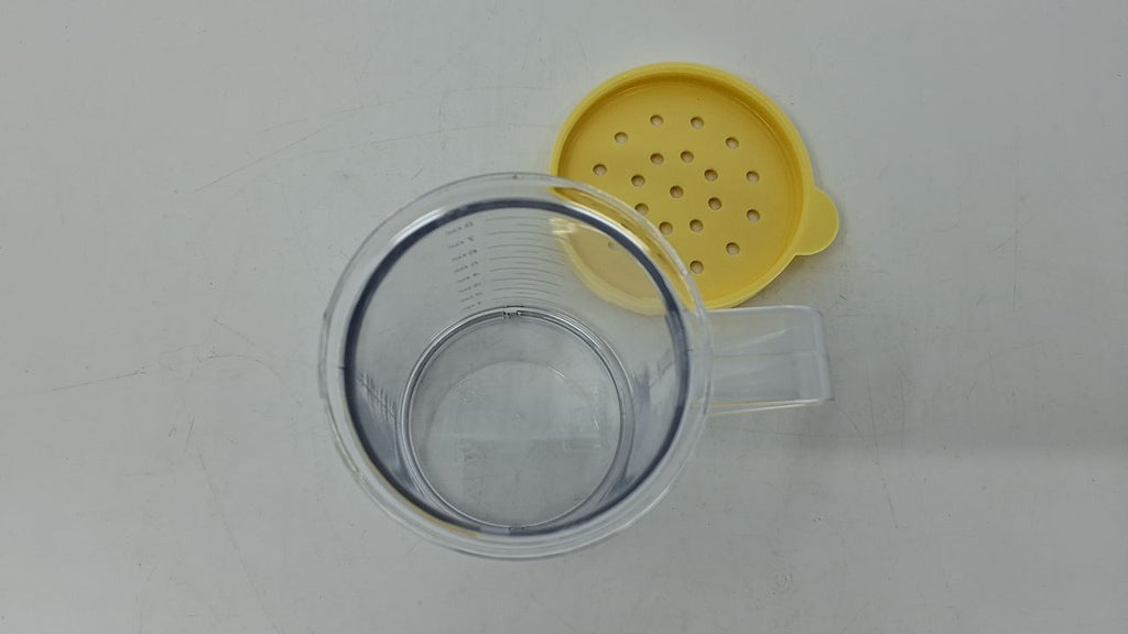 10 Oz Dredge Spice Shaker - Clear Plastic w/ Yellow Lid & Handle