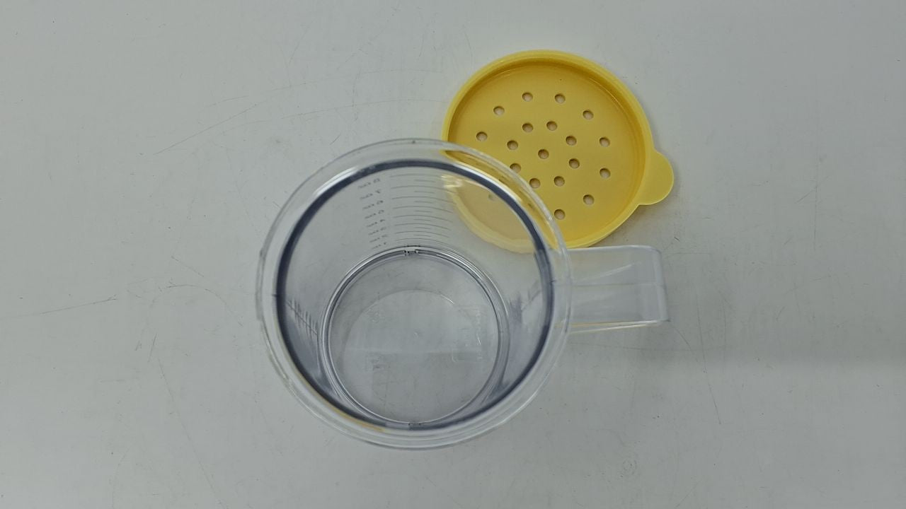 10 Oz Dredge Spice Shaker - Clear Plastic w/ Yellow Lid & Handle