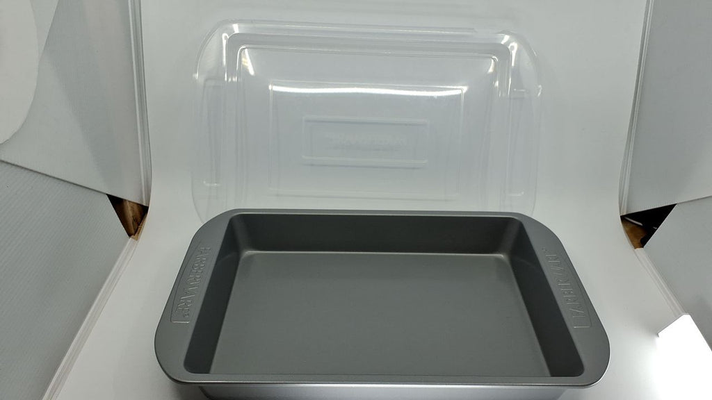 Farberware 9x13 Nonstick Baking Pan w/ Lid - Rectangular