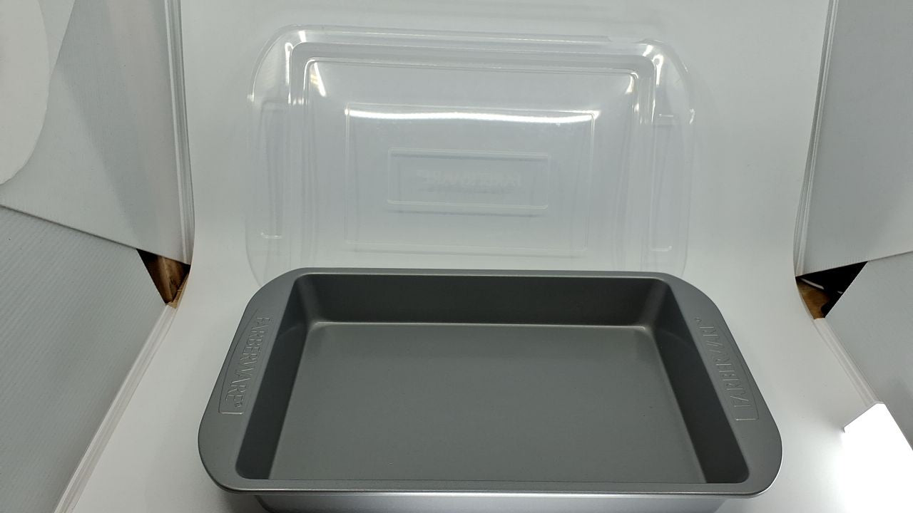 Farberware 9x13 Nonstick Baking Pan w/ Lid - Rectangular