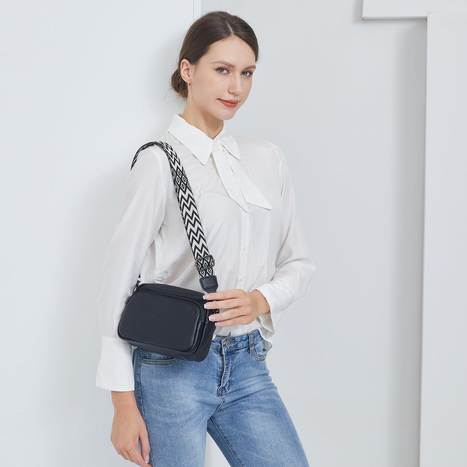 DIVCIDLC Small Crossbody Bag with Adjustable Wide Guitar Strap, Women, Black