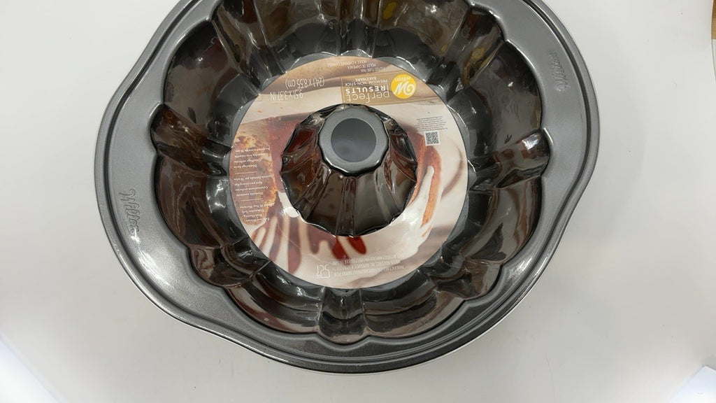 9.49 in Wilton Gold Non-Stick Tube Pan, Warp-Resistant Bakeware