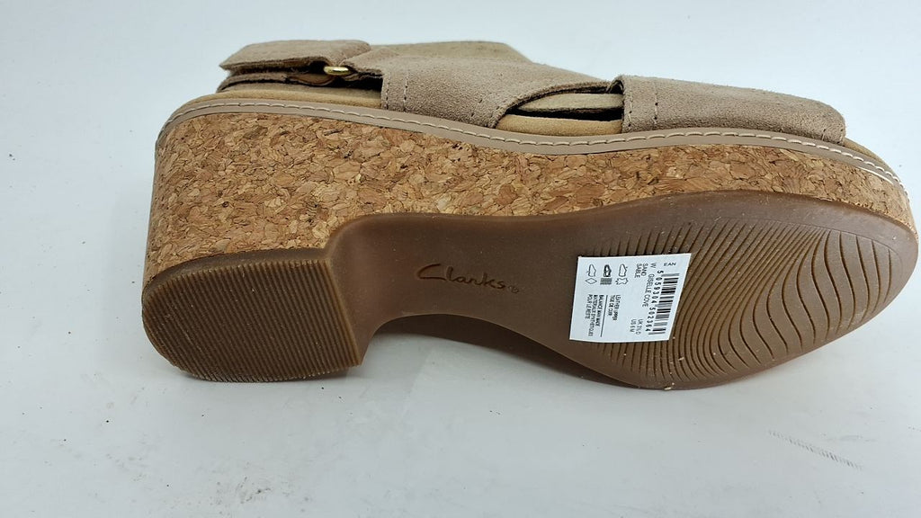 Clarks Women's Giselle Cove Wedge Sandal, Sand Leather, 6