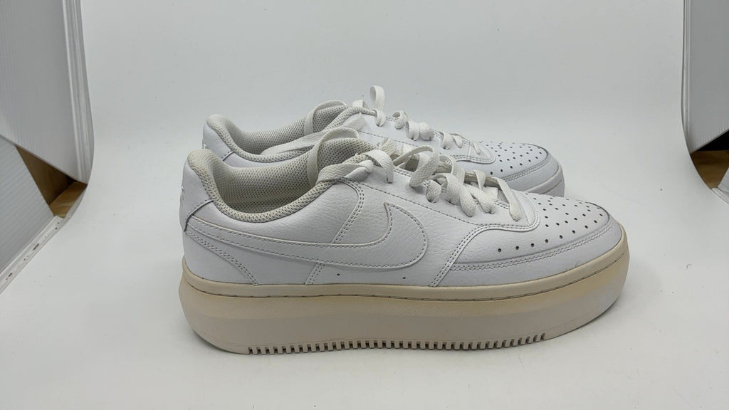 NIKE Women's Sneaker Basketball Shoe, White, 11.5