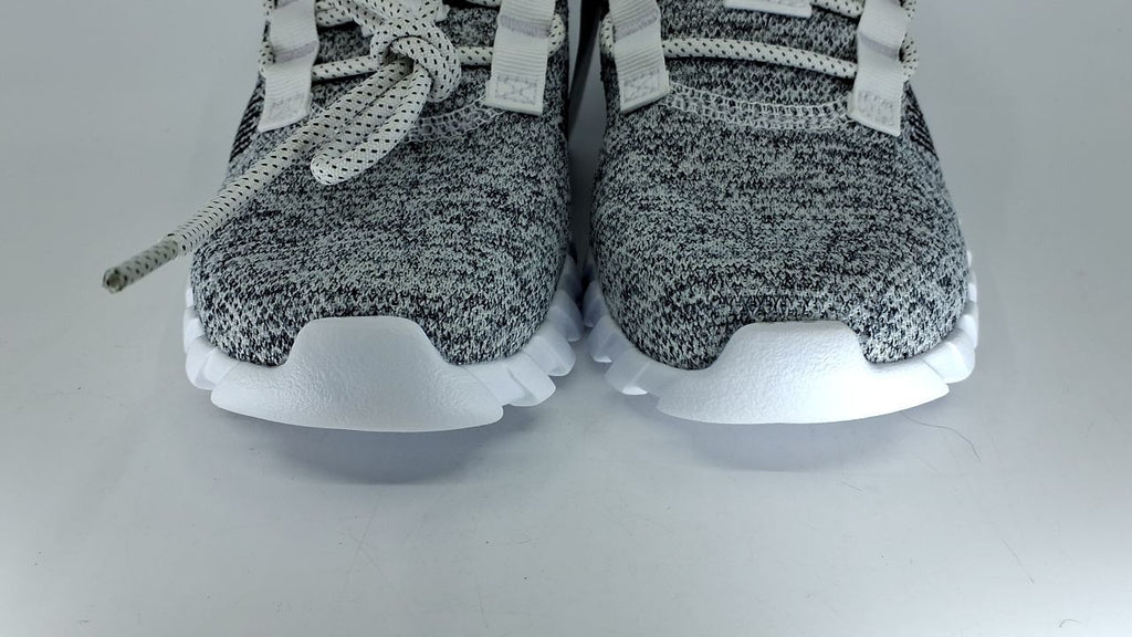 adidas Unisex-Kids Kaptir Flow, White/Black/Silver Metallic, 4