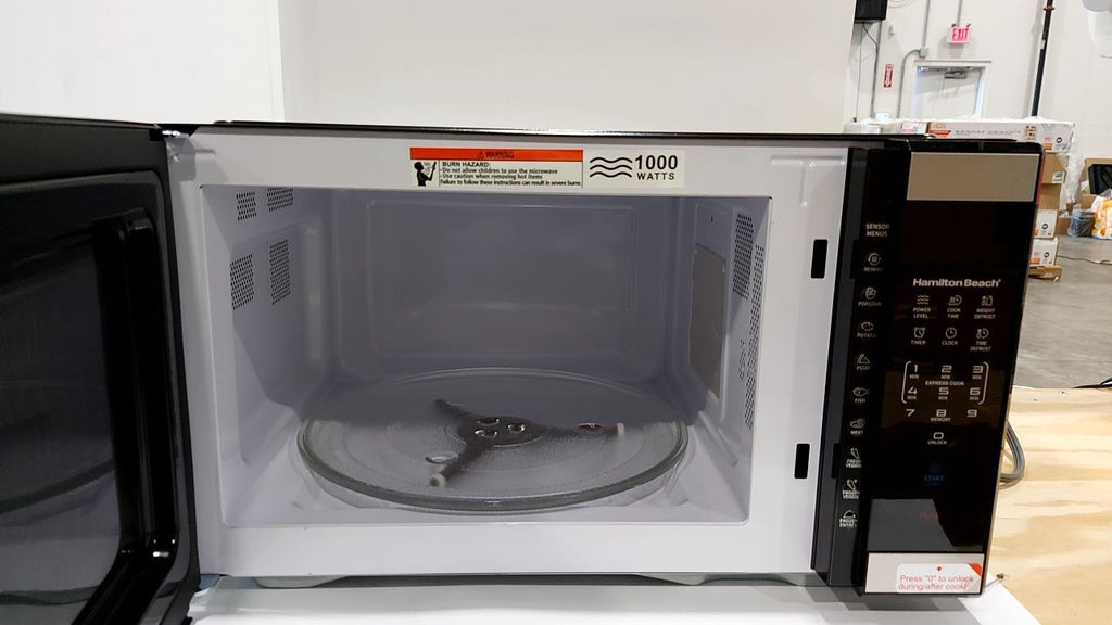 Hamilton Beach 1.1 Cu Ft Countertop Microwave Oven in Stainless