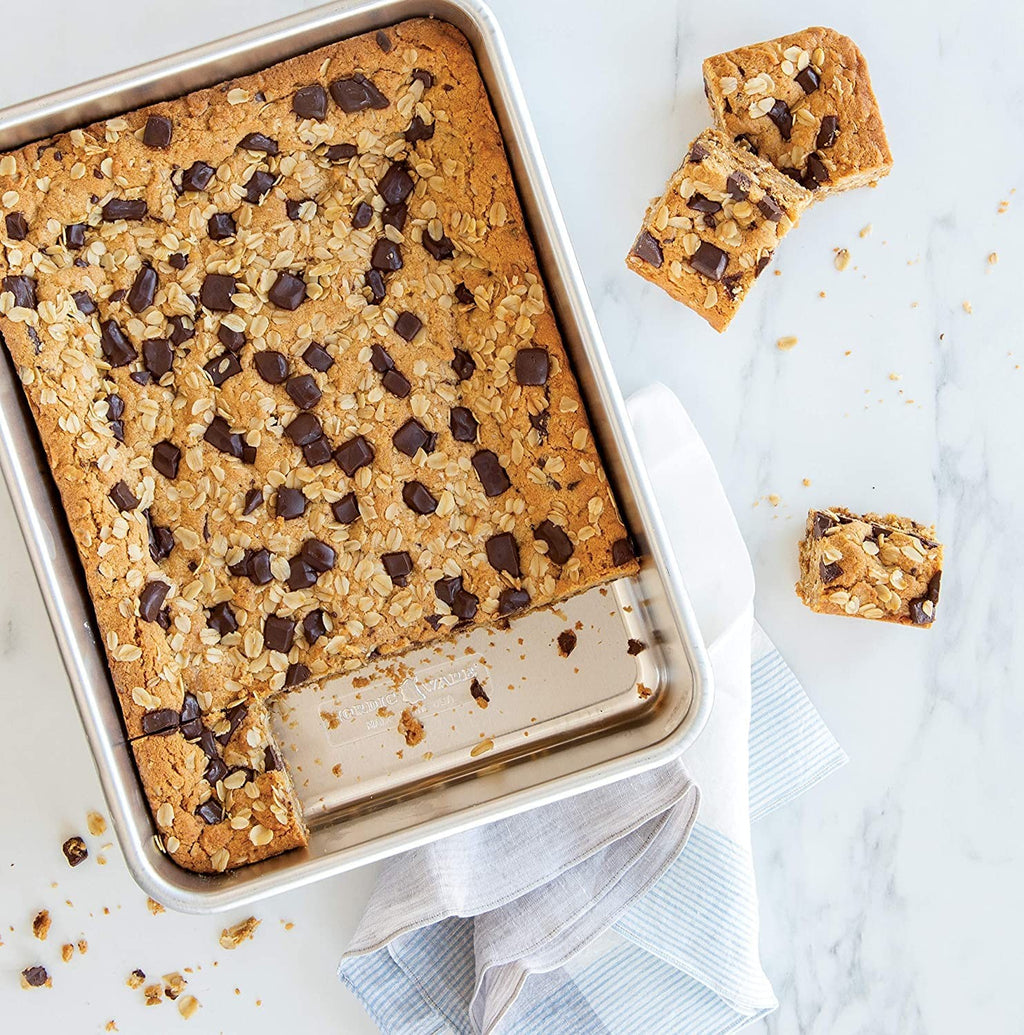 Commercial 9x13 Rectangular Cake Pan, Aluminum, 12.9x9.5x2.5 in