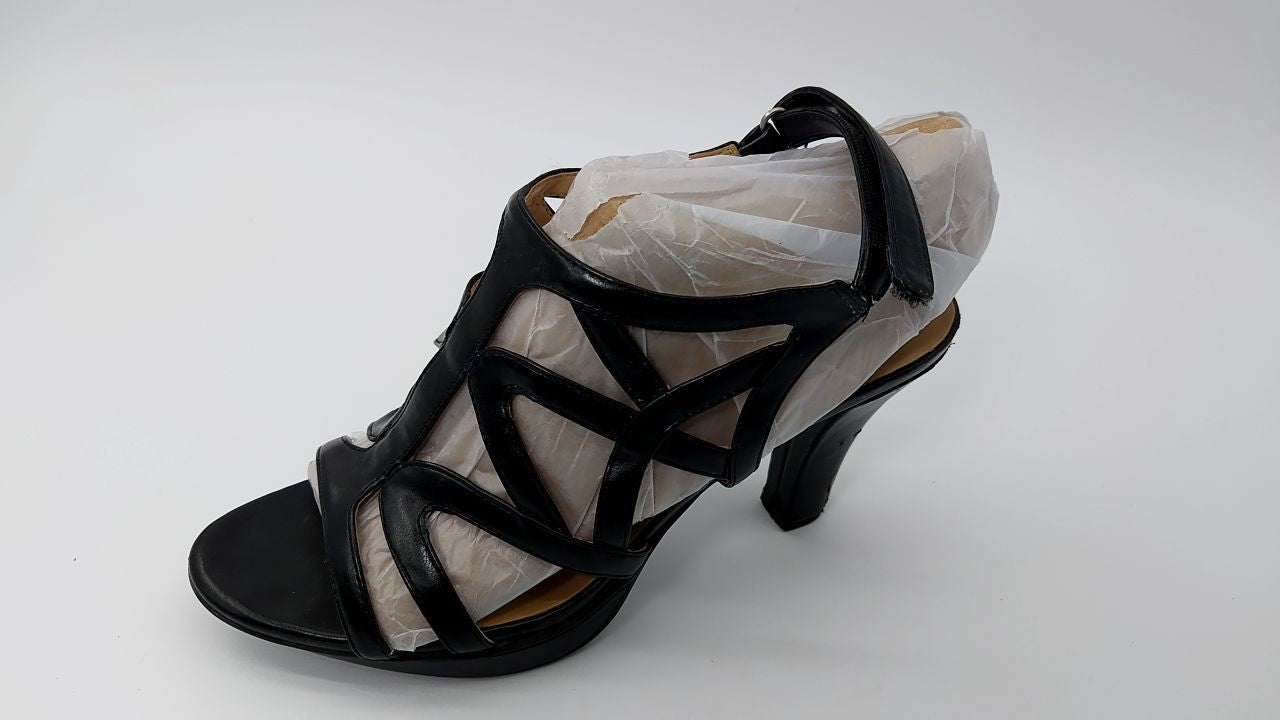 Naturalizer Womens Baylor Strappy High Heel Dress Sandal Black Smooth 8 M
