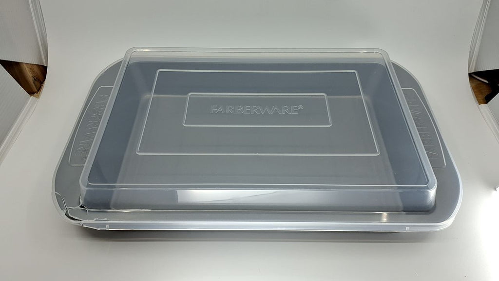 Farberware 9x13 Nonstick Baking Pan w/ Lid - Rectangular