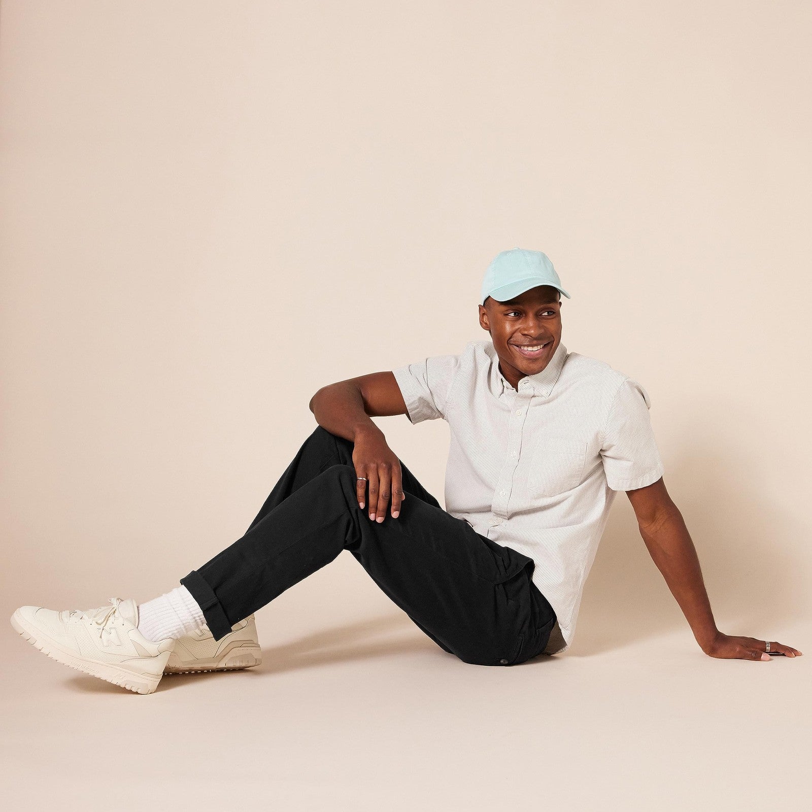 Amazon Essentials Men's Slim-Fit Casual Stretch Chino Pant, Black, 32W x 29L