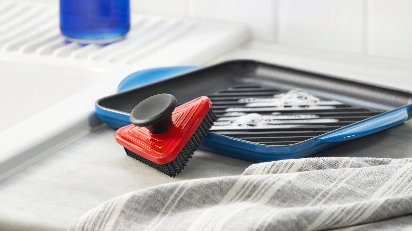 Le Creuset Triangle Grill Pan Brush, 3.7", Flame