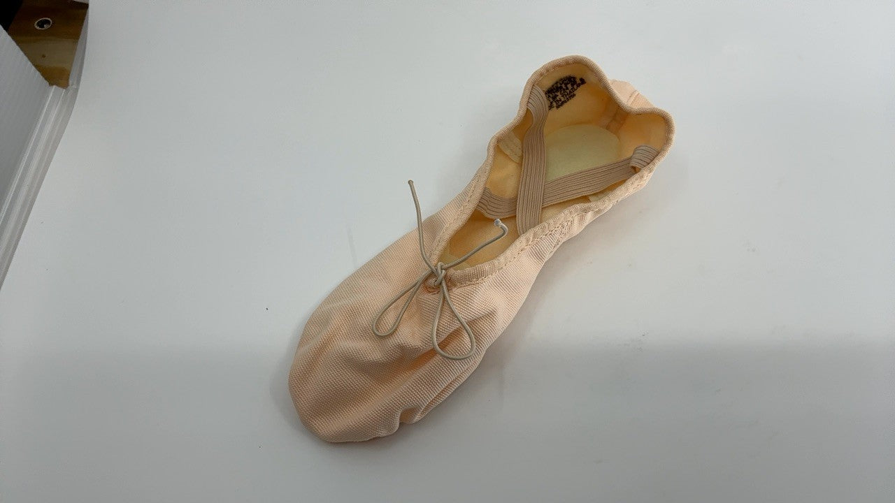 Capezio Women's Canvas Juliet Ballet Shoe,Light Ballet Pink,8 M US