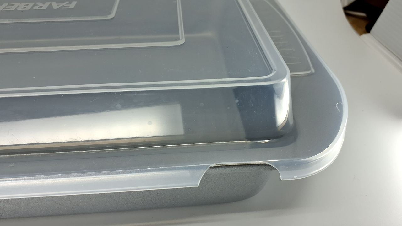 Farberware 9x13 Nonstick Baking Pan w/ Lid - Rectangular