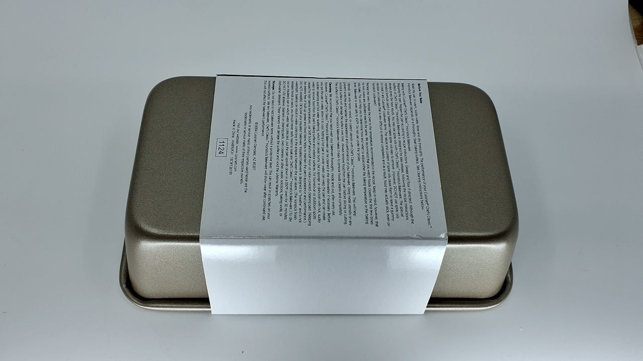 Cuisinart 9-Inch Chef's Classic Nonstick Bakeware Loaf Pan, Champagne