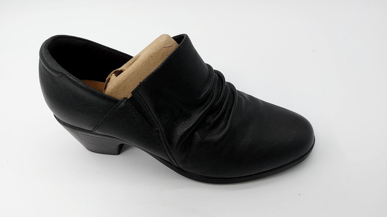 Clarks Women's Emily2 Cove Pump, Black Leather, 10 Wide