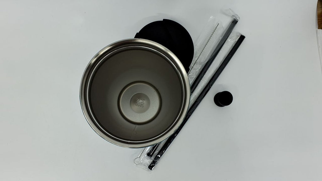 22 OZ Stainless Steel Insulated Travel Mug w/ Lid & 2 Straws, Blue