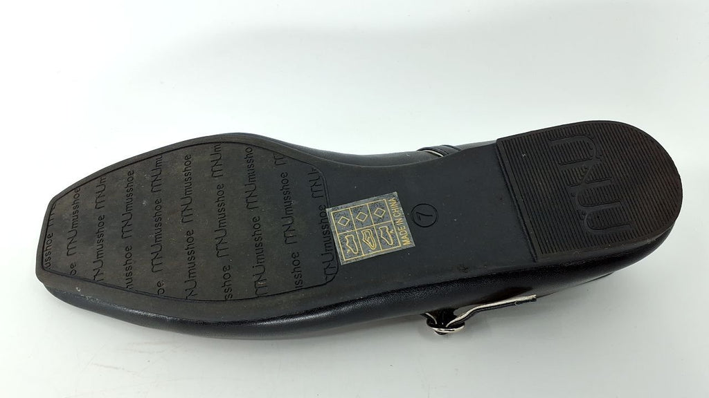Versatile Womens Black Flats Size 7 w/ Adjustable Strap & Comfort