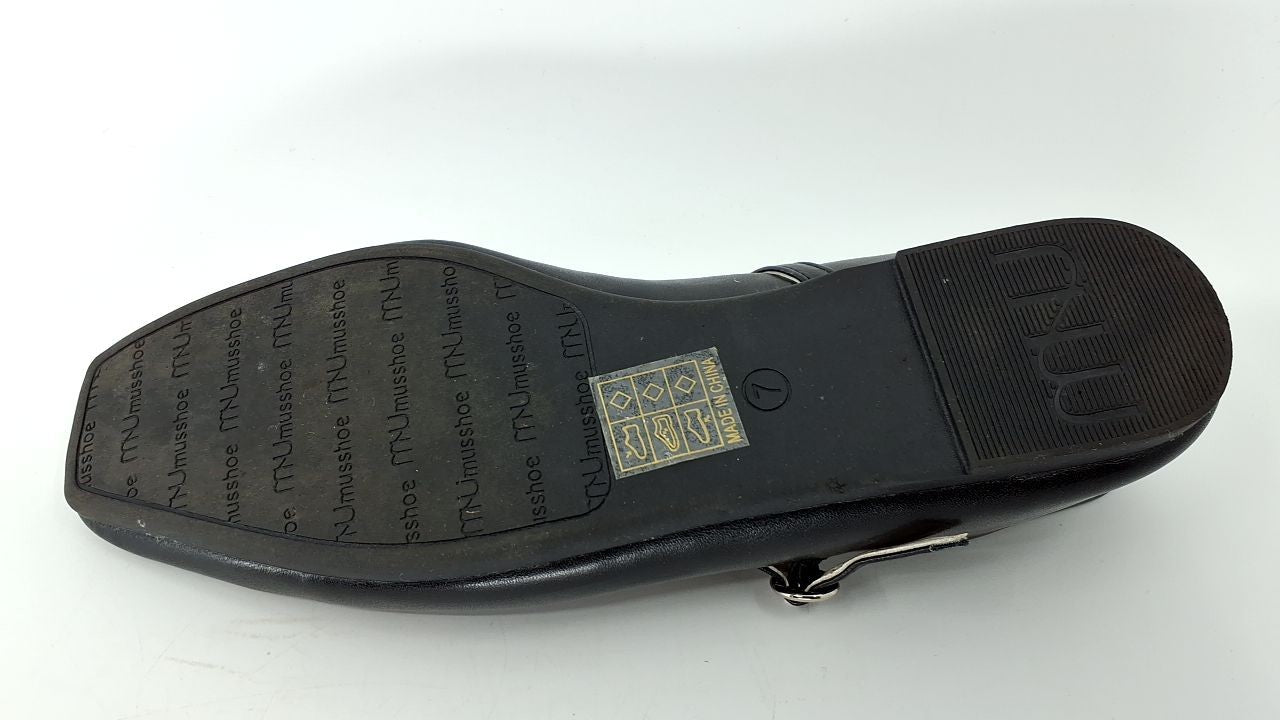 Versatile Womens Black Flats Size 7 w/ Adjustable Strap & Comfort