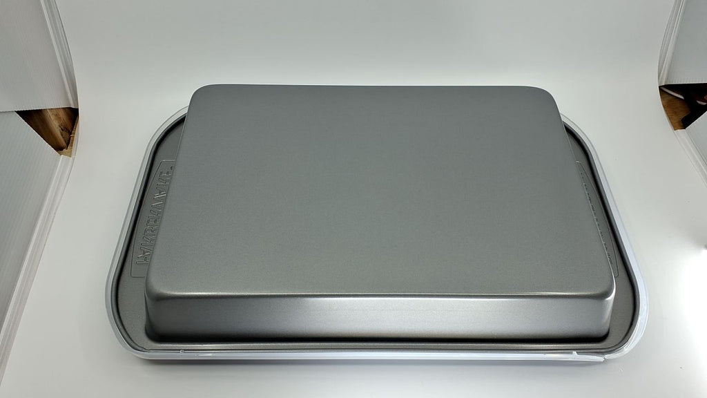 Farberware 9x13 Nonstick Baking Pan w/ Lid - Rectangular