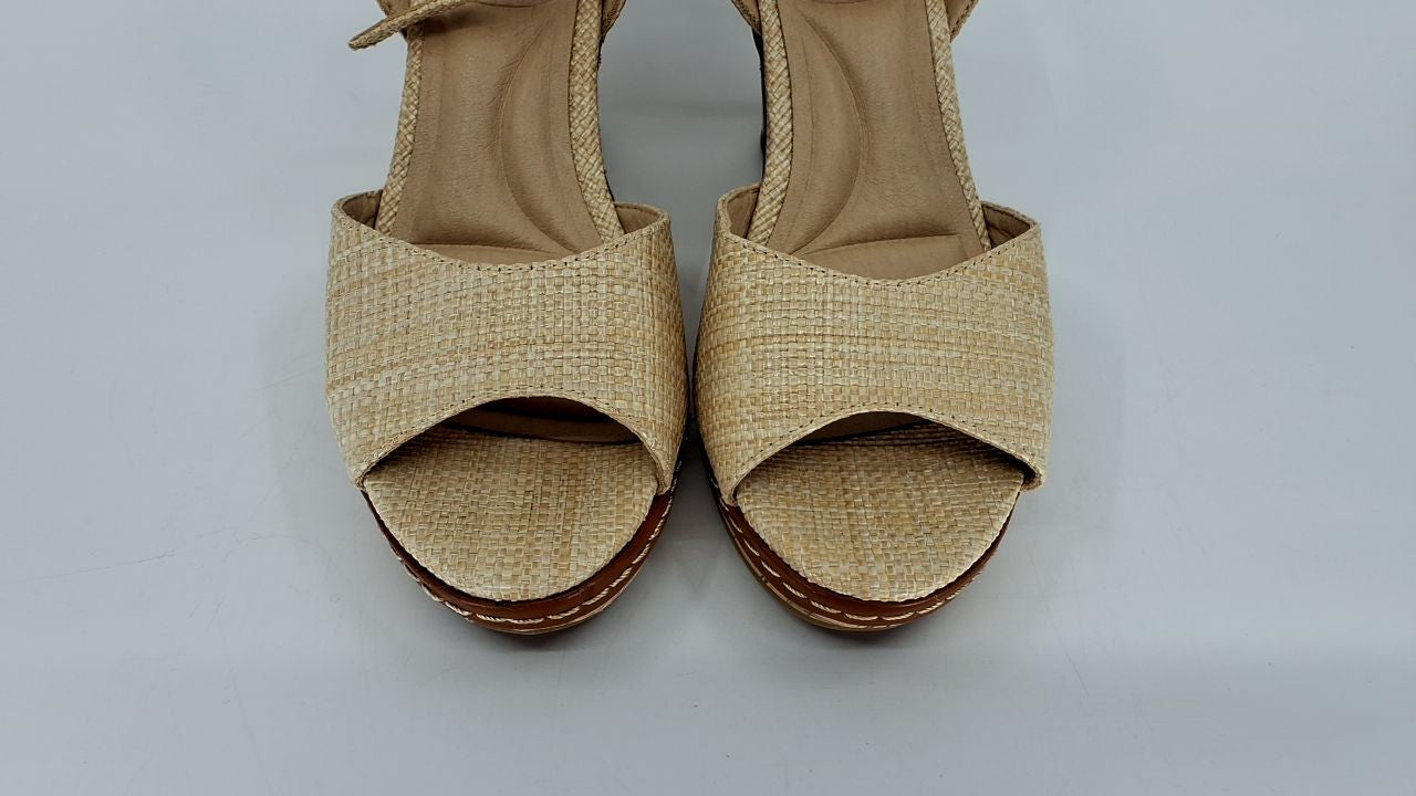 CL by Laundry Women's Beaming Cloud Patent Wedge Sandal, Natural, 7.5