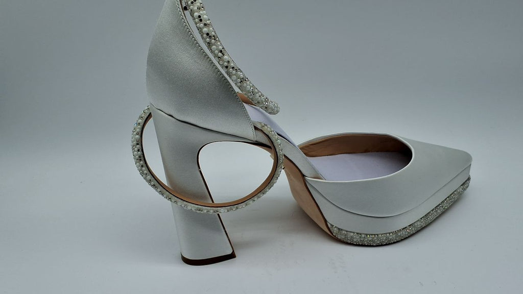 Badgley Mischka Women's Elaina Pump, Soft White, 7.5