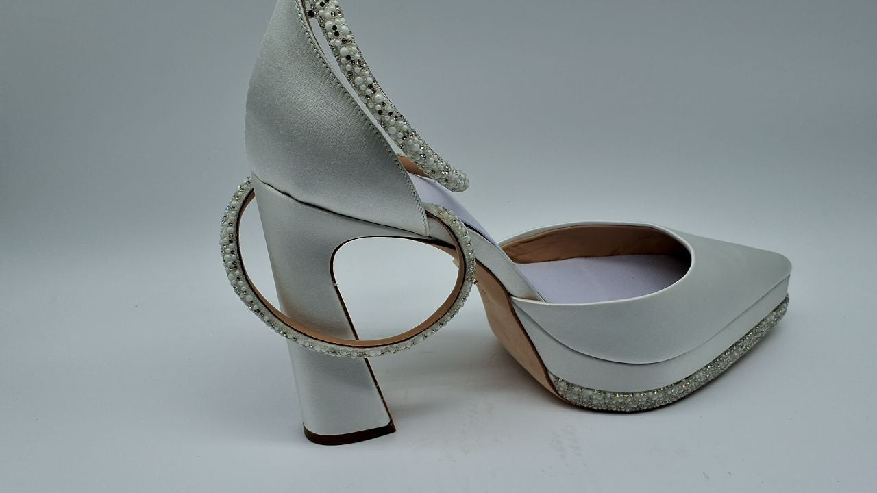 Badgley Mischka Women's Elaina Pump, Soft White, 7.5