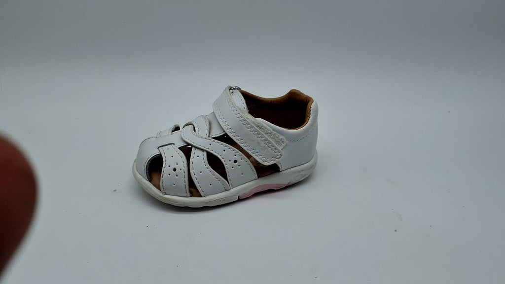 Stride Rite Kids SRTech Xena Sandal, White, 4.5 Wide US Unisex Toddler