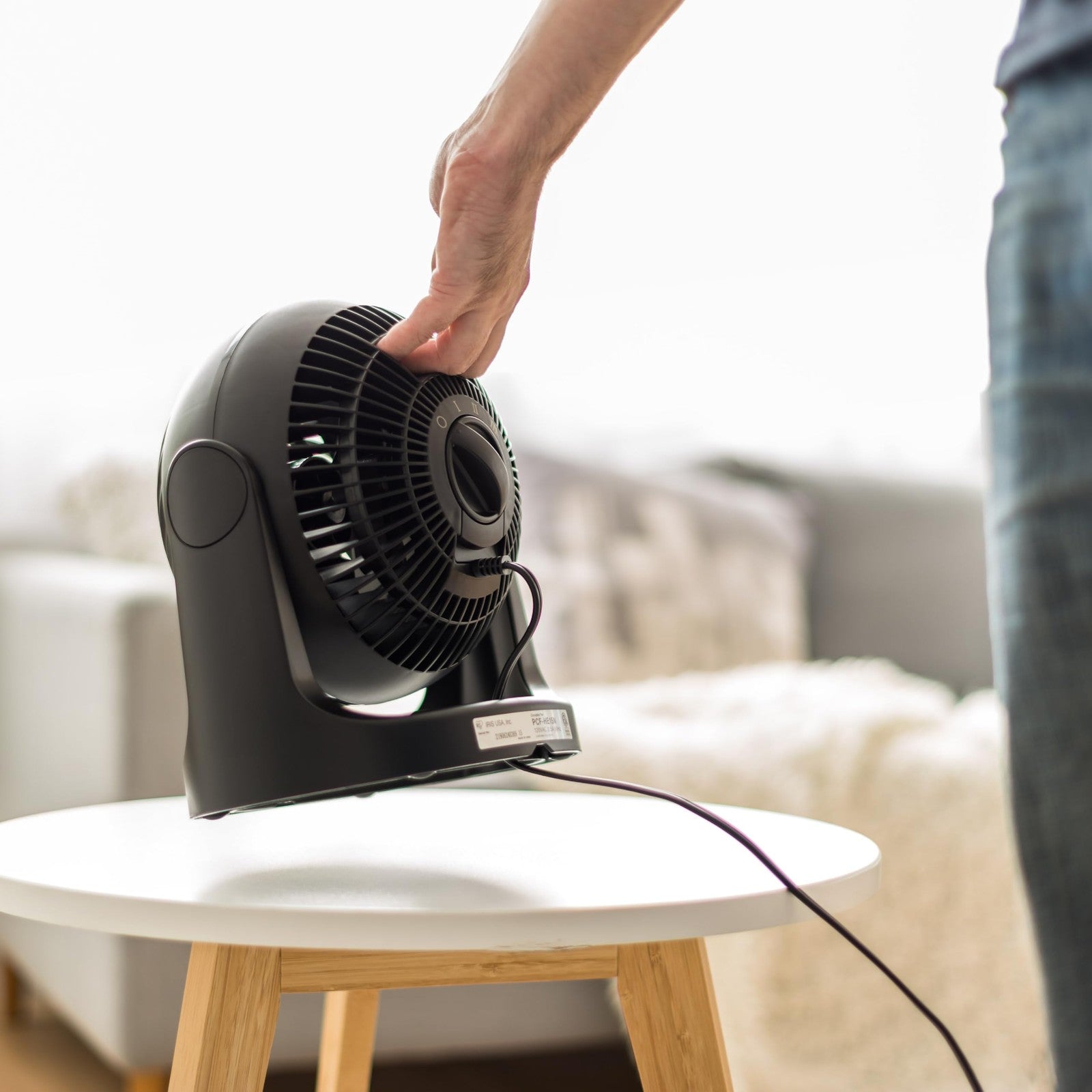 IRIS USA Black Desk Fan, 3-Speed Air Circulator, 30 dB Quiet