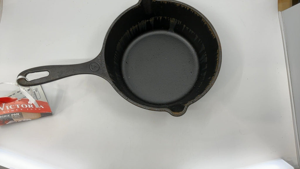 Victoria Cast Iron Saucepan, Cast Iron Melting Pot, Made in Colombia, 2QT