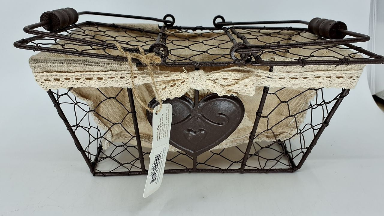 10.5x6.5 In Metal Picnic Basket w/ Hinged Lids & Cream Fabric Liner