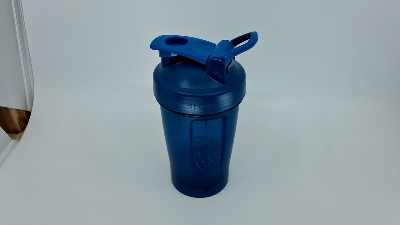BlenderBottle Classic V2 Shaker 20-Oz Ocean Blue for Smoothies & Protein