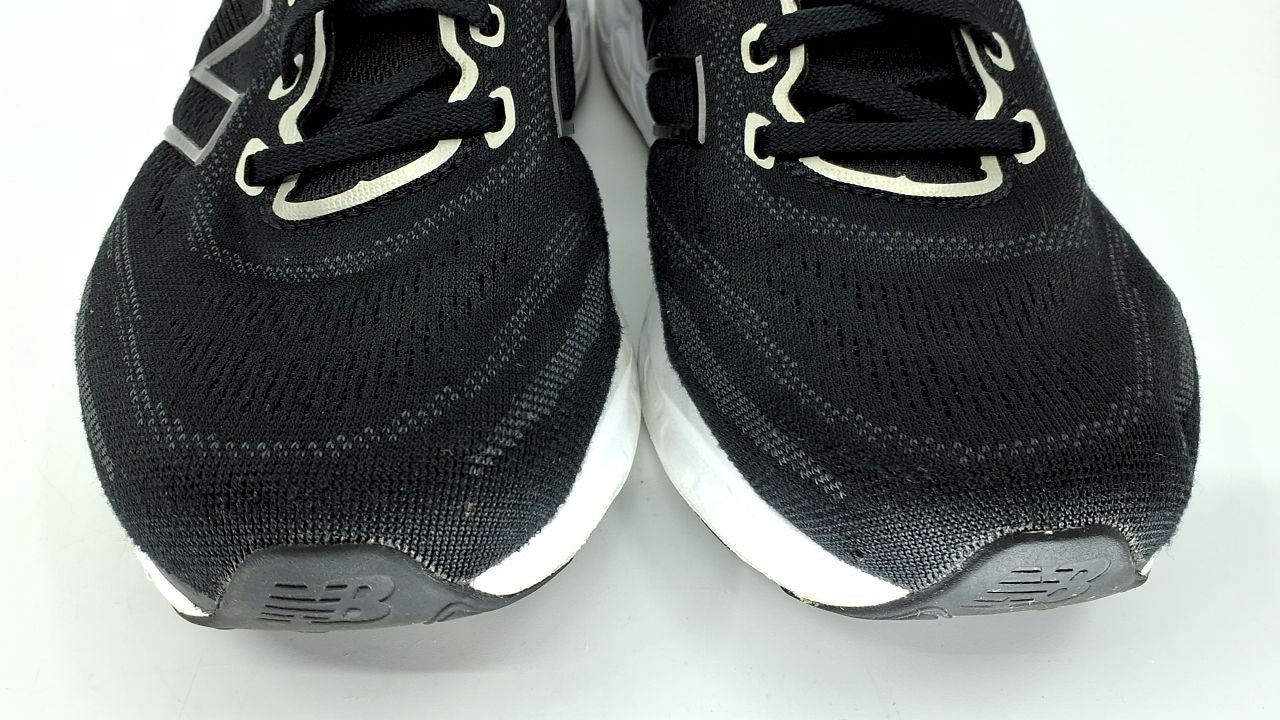 New Balance Women's 680 V8 Running Shoes, 8.5W, Black/Light Gold Metallic