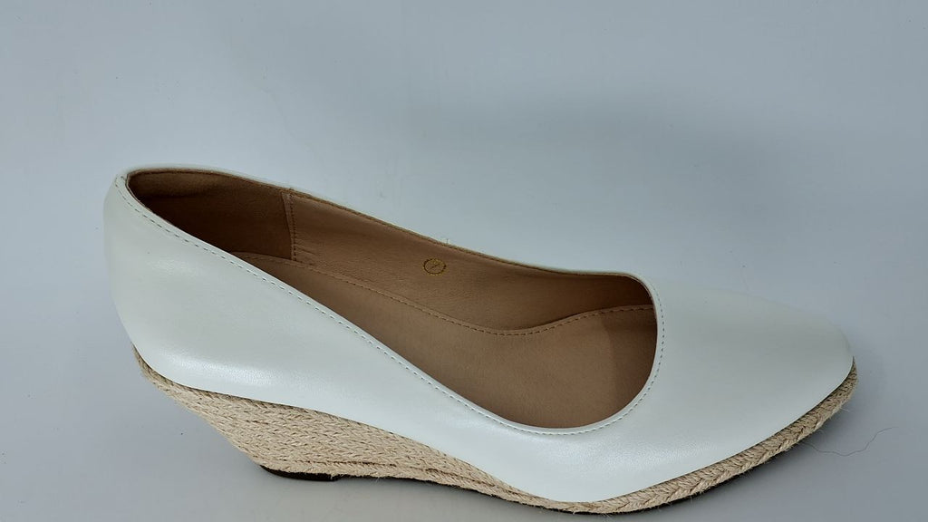 White Pointed Toe Wedge Sandals, Women's Size 7, Espadrille Style