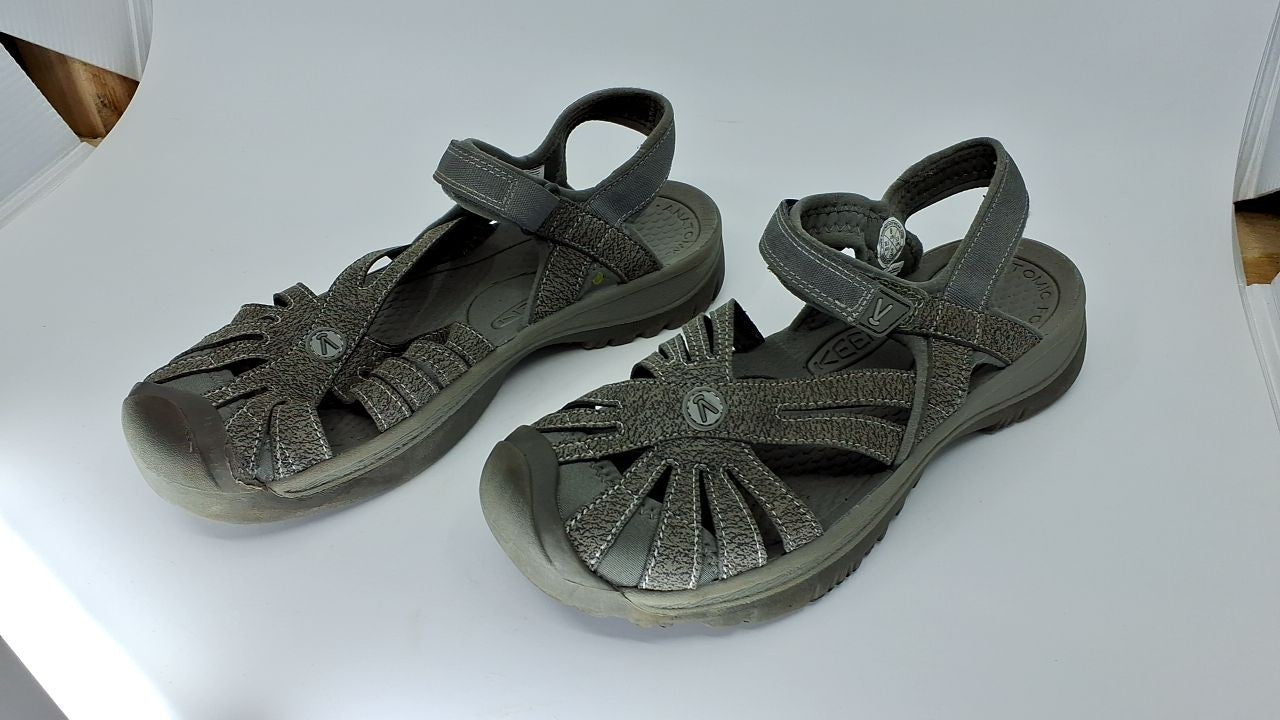 Women's Rose Casual Closed Toe Sandals, Gargoyle/Raven, 8 US