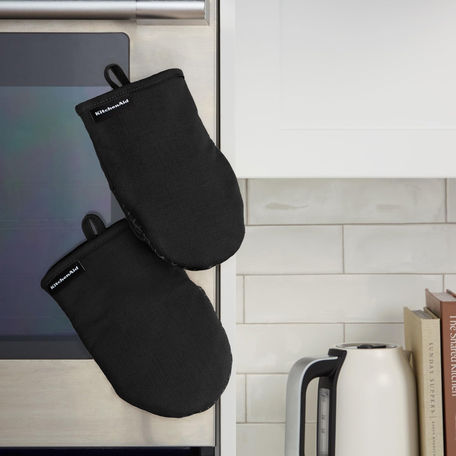 Oven Mitts 2-Pack, KitchenAid Heat Resistant 600°F, Matte Black, 5.5"x9"