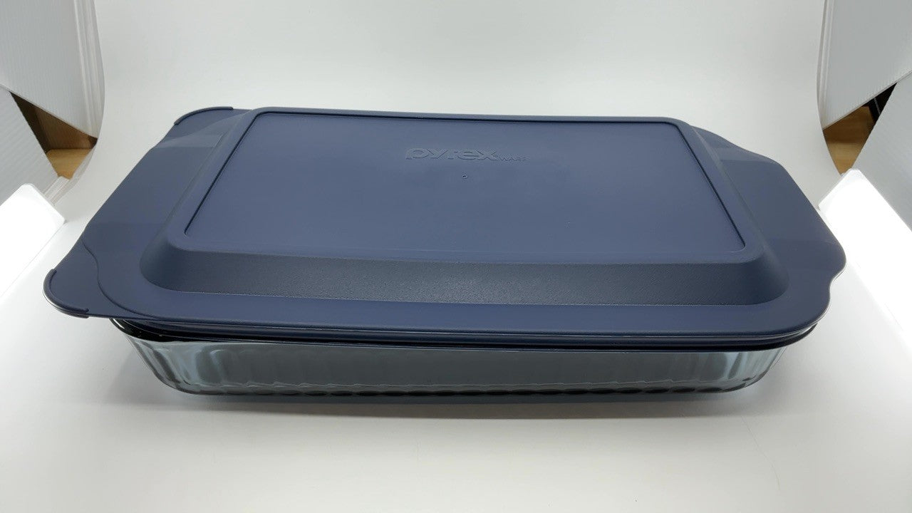 Pyrex 9x13 Oblong Baking Dish w/ BPA-Free Lid, Microwave Safe, Smoke