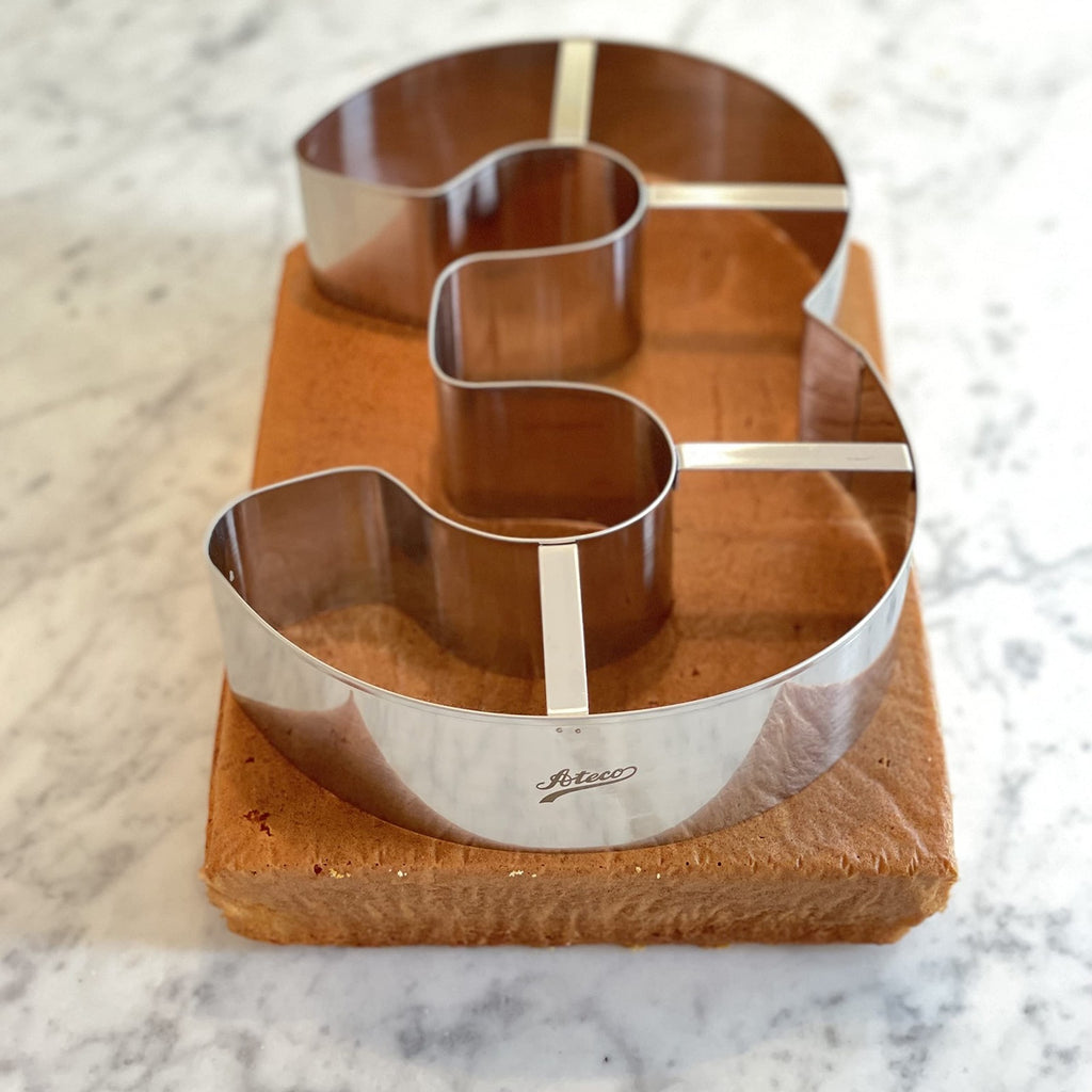 Ateco Extra Large Number 6 or 9 Cake Cutter