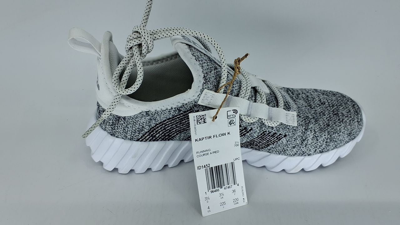 adidas Unisex-Kids Kaptir Flow, White/Black/Silver Metallic, 4