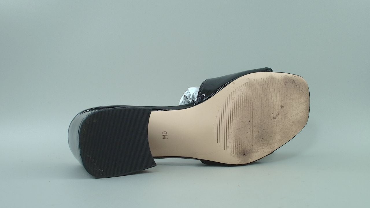 GUESS Women's GALLAI Heeled Sandal, Black 002, 6M