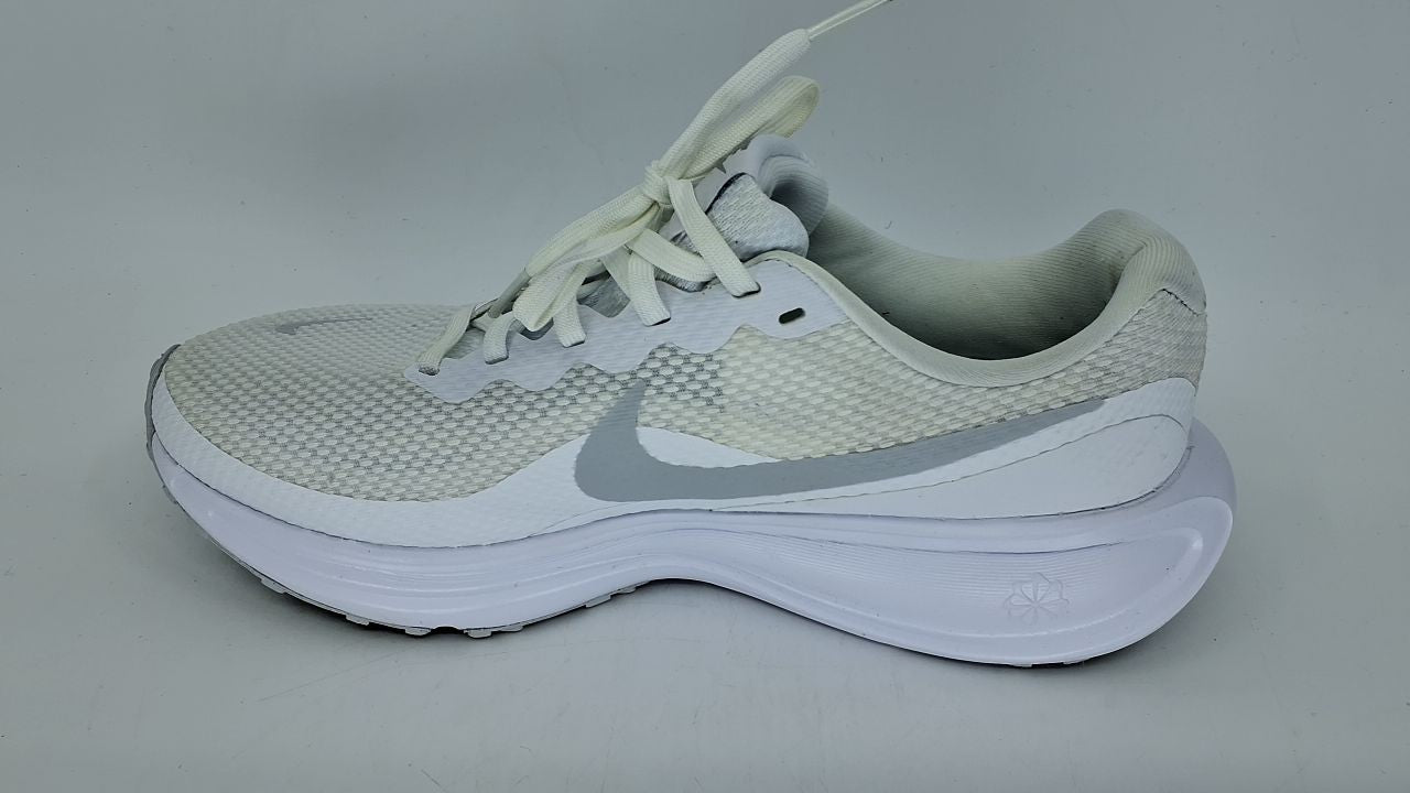 Nike Women's Revolution 8 Road Running Shoes, White/Pure Platinum, 9