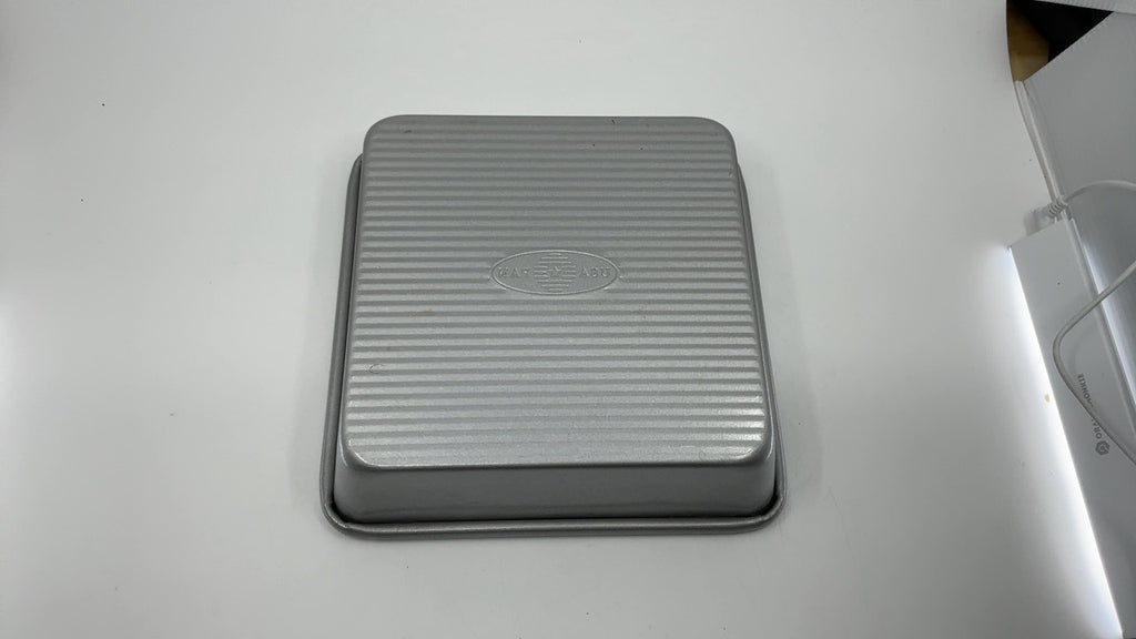 USA Pan Bakeware Seamless Nonstick Square Baking Pan, 8 x 8 x 2