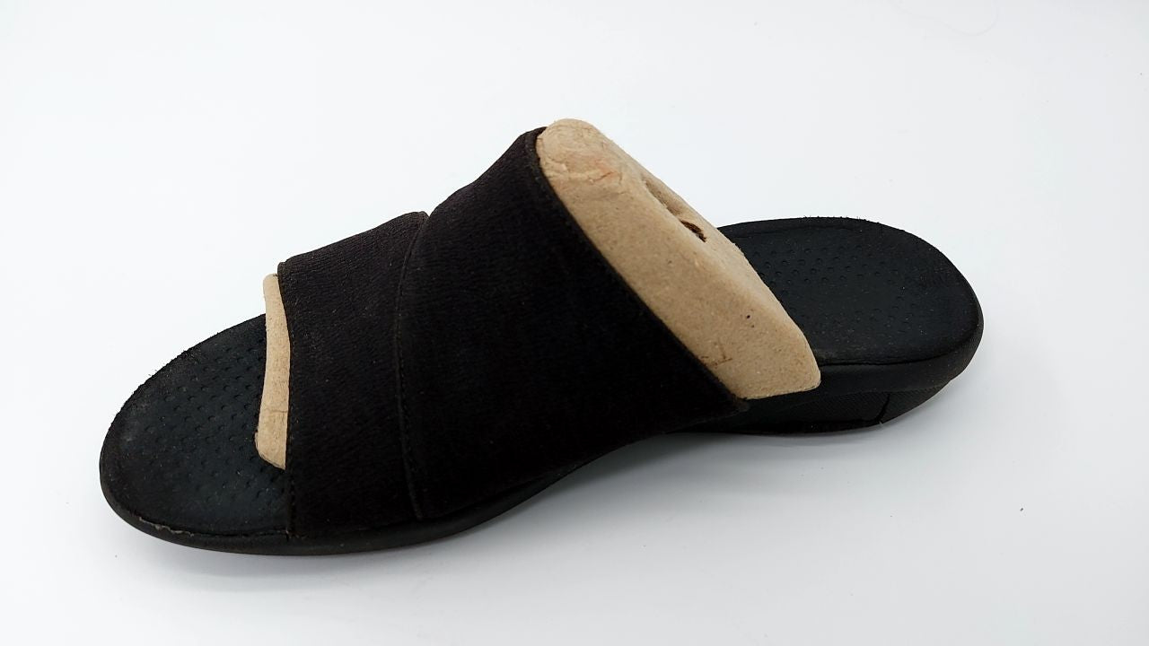 BZees Womens Carefree Machine Washable Comfort Wedge Sandal Black, 7