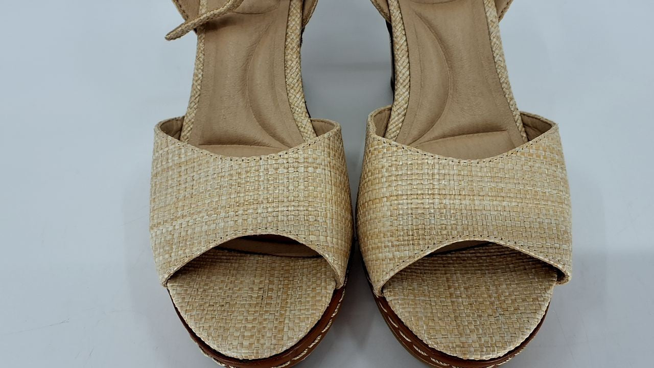 CL by Laundry Women's Beaming Cloud Patent Wedge Sandal, Natural, 7.5