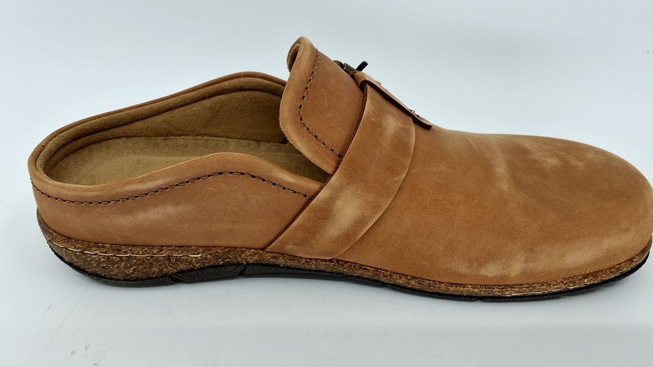 Earth® Women's ERAS Casual Clogs. Medium Brown 210, 9 M