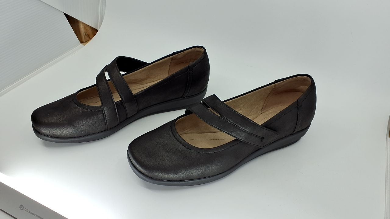 Easy Spirit Women's Aranza Mary Jane Flat, Black, 10 Wide