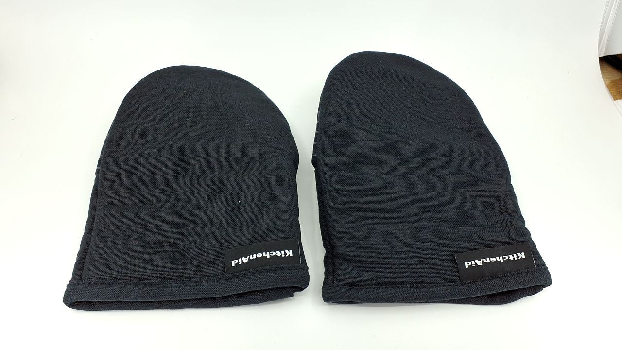 Oven Mitts 2-Pack, KitchenAid Heat Resistant 600°F, Matte Black, 5.5"x9"