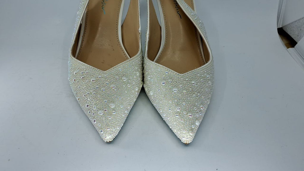 Betsey Johnson Women's Clark Pump, Ivory, 9