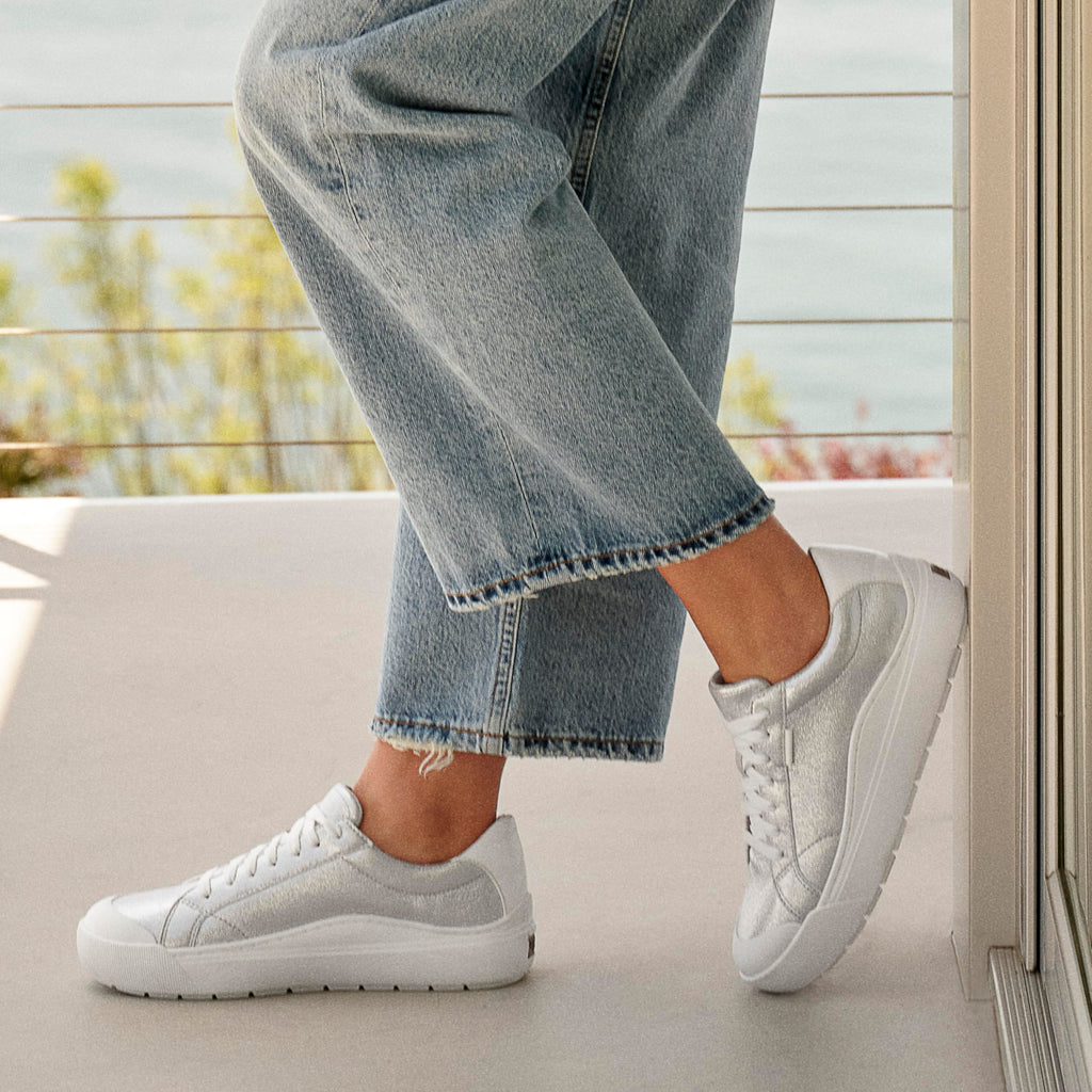 Dr. Scholl's Women's Time Off Sneaker Sneaker White 7.5 M - Image 2