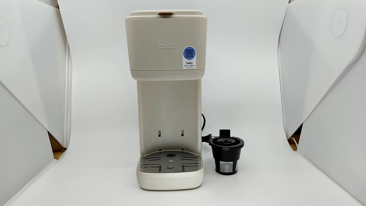 BELLA Single Serve Coffee Maker, K Cup & Coffee Ground Compatible with Removable, Adjustable Drip Tray, Auto Shutoff & Reusable Dishwasher Safe Accessories, Brews 6oz to 14oz, 1000 Watt, Oatmilk - Image 3